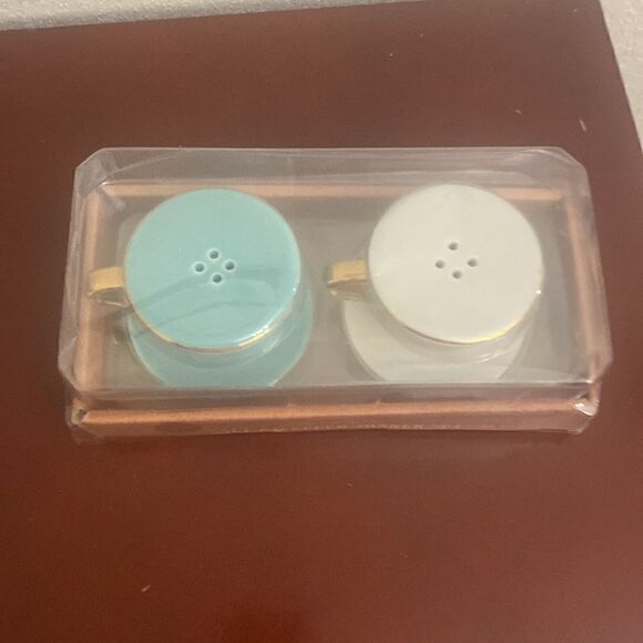 Flowers Tea Cups Slat and Pepper!!! - Picture 2 of 6